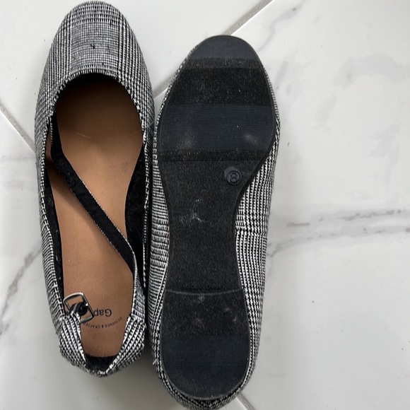 Brand new never worn Gap flats. Size 8 - Picture 3 of 5